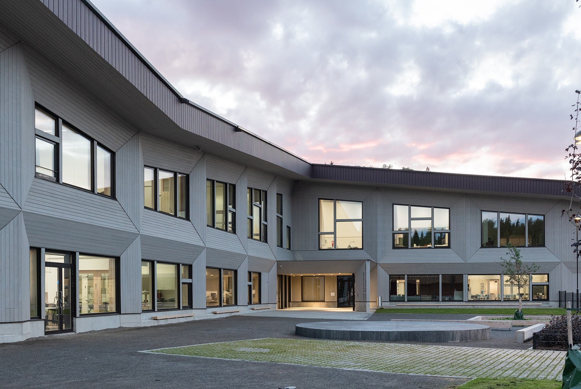 Suomalais-venäläinen koulu, Helsinki palosuojattu ulkoverhouspaneeli