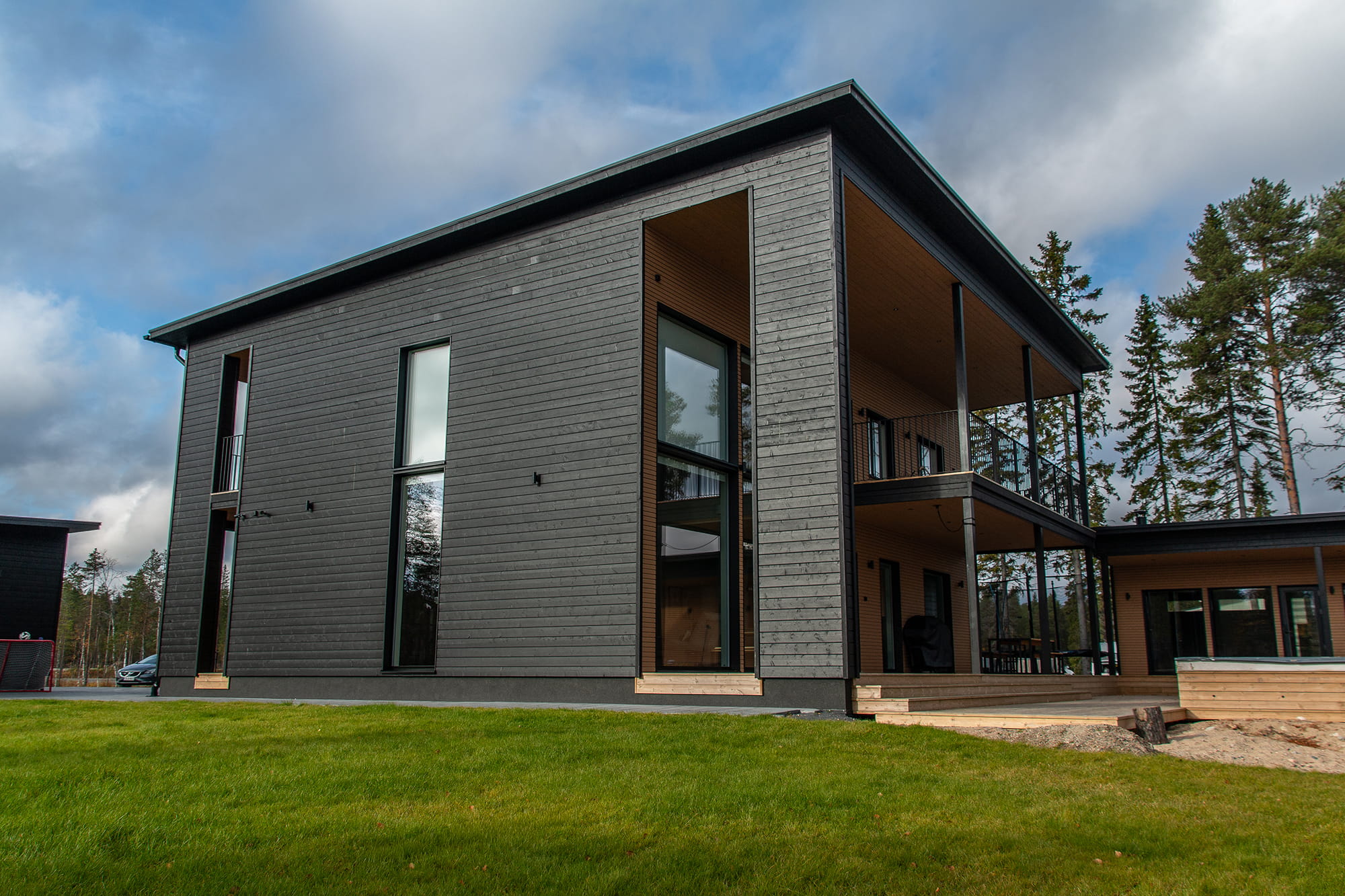 Behdandlad ytterpanel för ytterväg